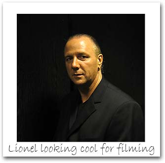 Lionel looks cool