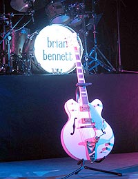 Lionall put a Gretsch at the front of stage for a bit of fun.
